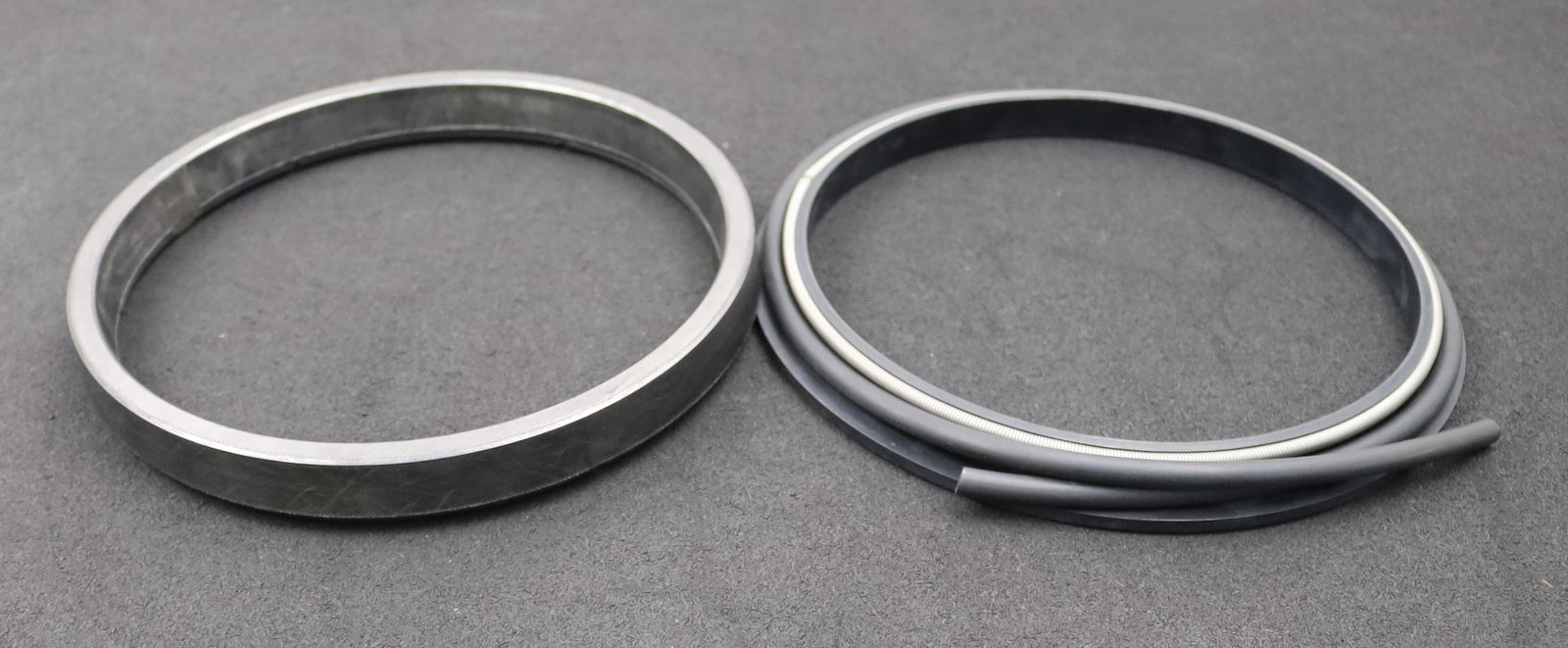 Bild des Artikels Manschette-kpl.-KolbenØ-210mm-für-SCHMIDT-Aufzug-Nr.-79-89-Nr.-38-unbenutzt