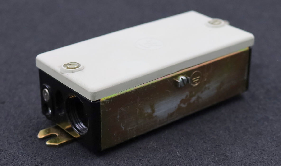 Bild des Artikels FANAL-Grenztaster-Typ-ER-43-220V/4A-380V/1A-500V/0,5A-IP50-für-Steuerschieber