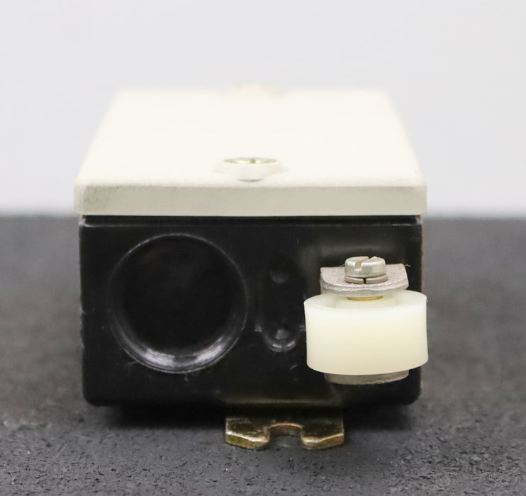 Bild des Artikels FANAL-Grenztaster-Typ-ER-43-220V/4A-380V/1A-500V/0,5A-IP50-für-Steuerschieber