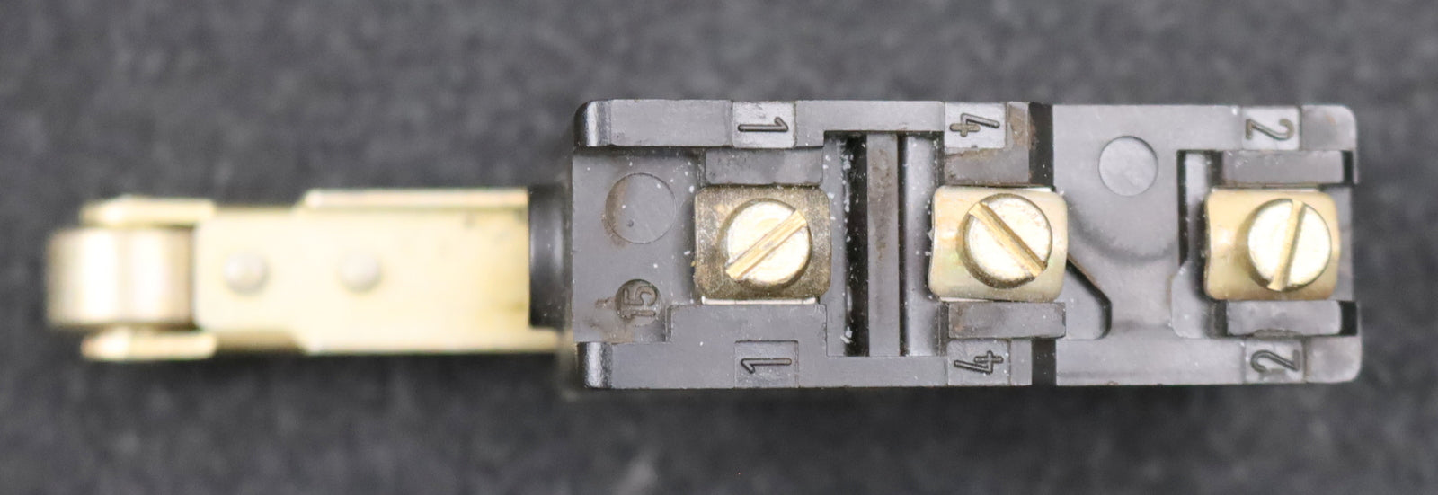 Bild des Artikels AEG-Rollen-Endschalter-910-161-511-00-YH6.11-6A-500VAC-unbenutzt