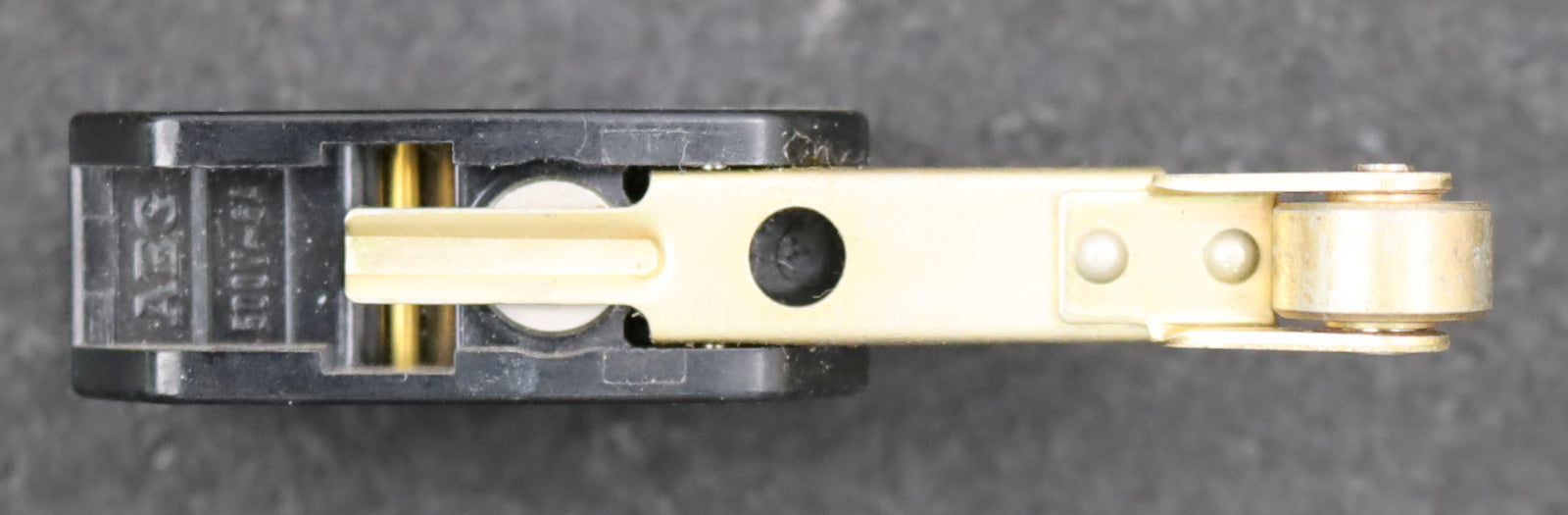 Bild des Artikels AEG-Rollen-Endschalter-910-161-511-00-YH6.11-6A-500VAC-unbenutzt