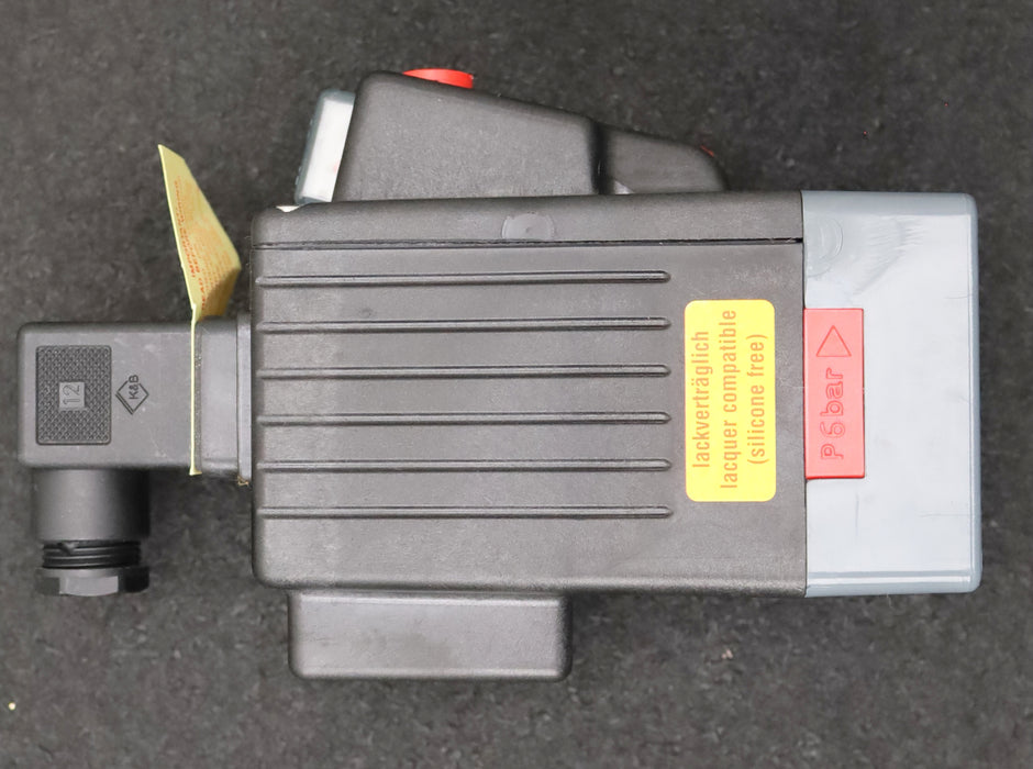 Bild des Artikels GEMÜ-Magnetventil-Typ-205-10D-P-6bar-230V-50/60Hz-DN10-Di16-PN6-unbenutzt