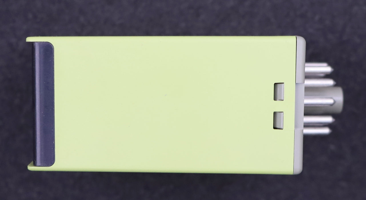 Bild des Artikels MULTICOMAT-Zeitrelais-CSE-2-65-einstellbar-1-10sec-/-3-30sec-6A-250VAC