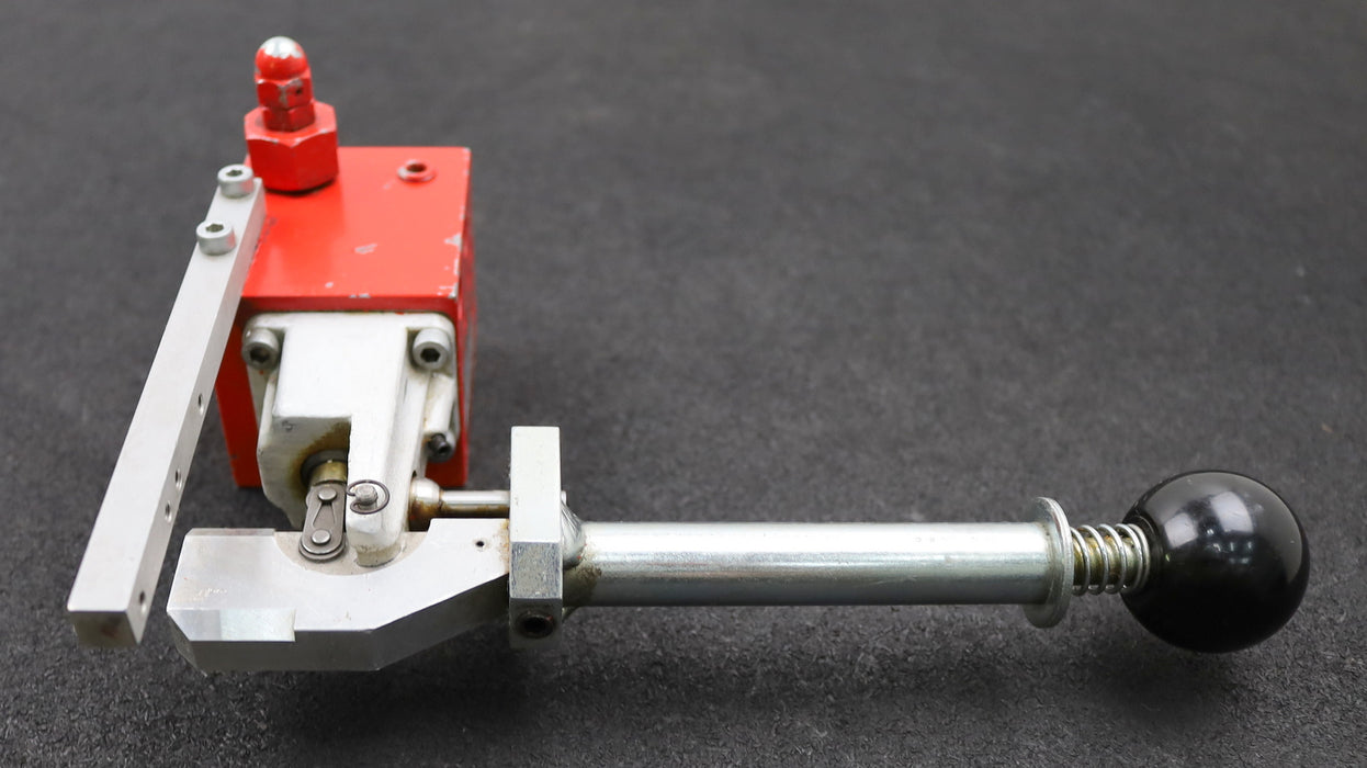 Bild des Artikels BEHRINGER-Handsteuerventil-komplett-I.-Nr.-16.56.165-für-ZIPPO-Hebebühne-1621