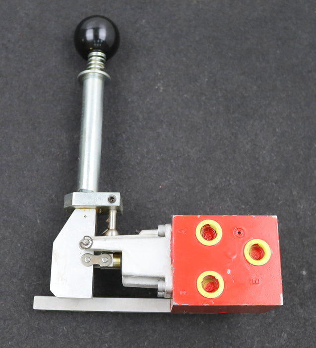 Bild des Artikels BEHRINGER-Handsteuerventil-komplett-I.-Nr.-16.56.165-für-ZIPPO-Hebebühne-1621