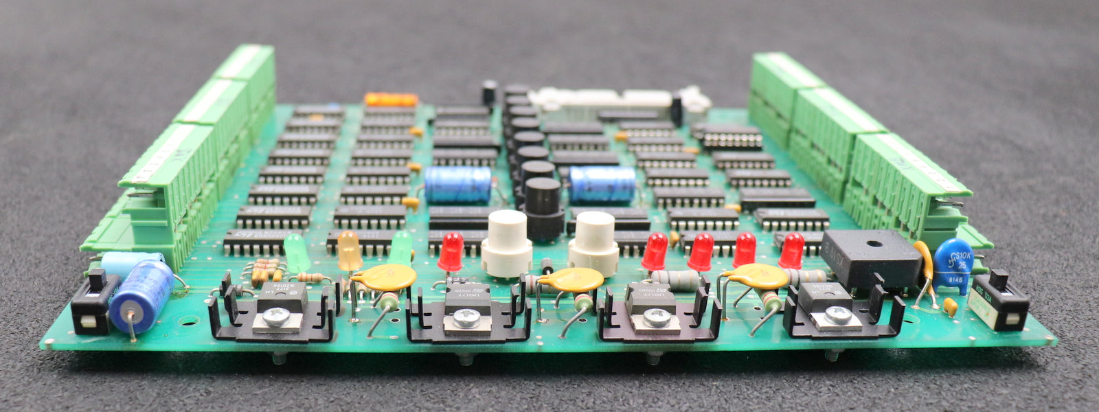 Bild des Artikels BUTZ-&-NEUMAIR-Kommando-Platine-IFC-2-für-Aufzugsteuerung-MSZ-808-