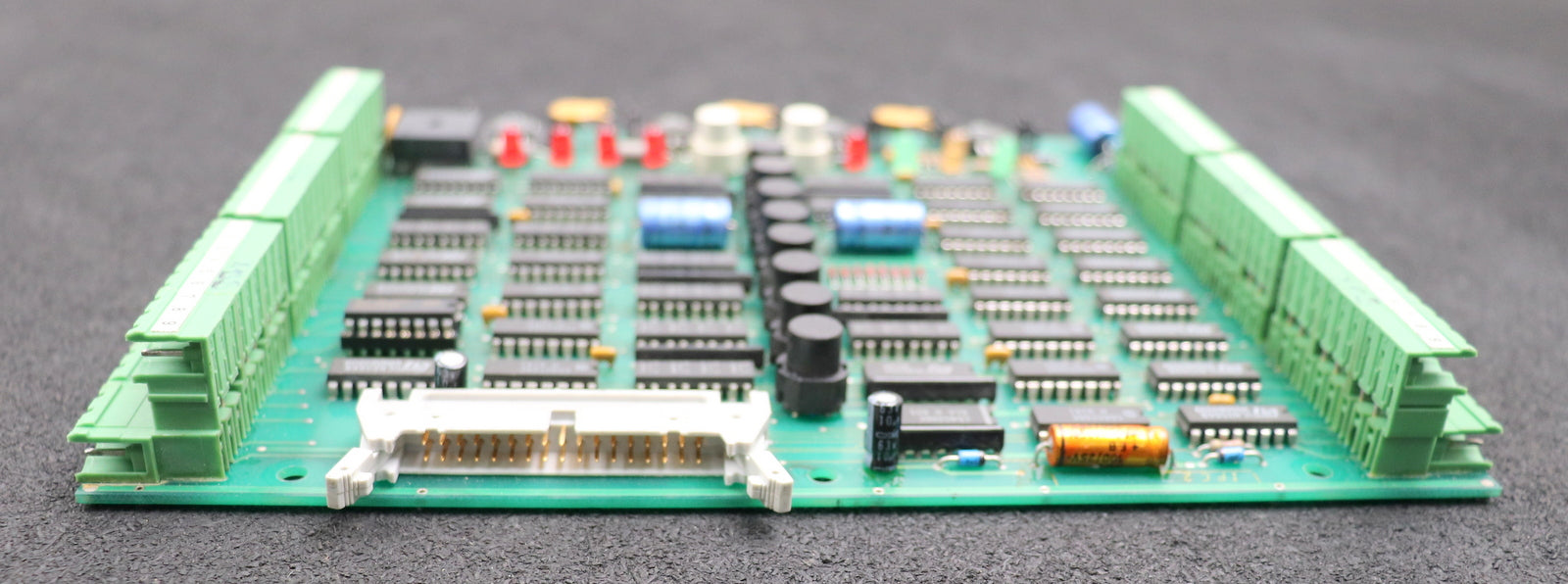 Bild des Artikels BUTZ-&-NEUMAIR-Kommando-Platine-IFC-2-für-Aufzugsteuerung-MSZ-808-