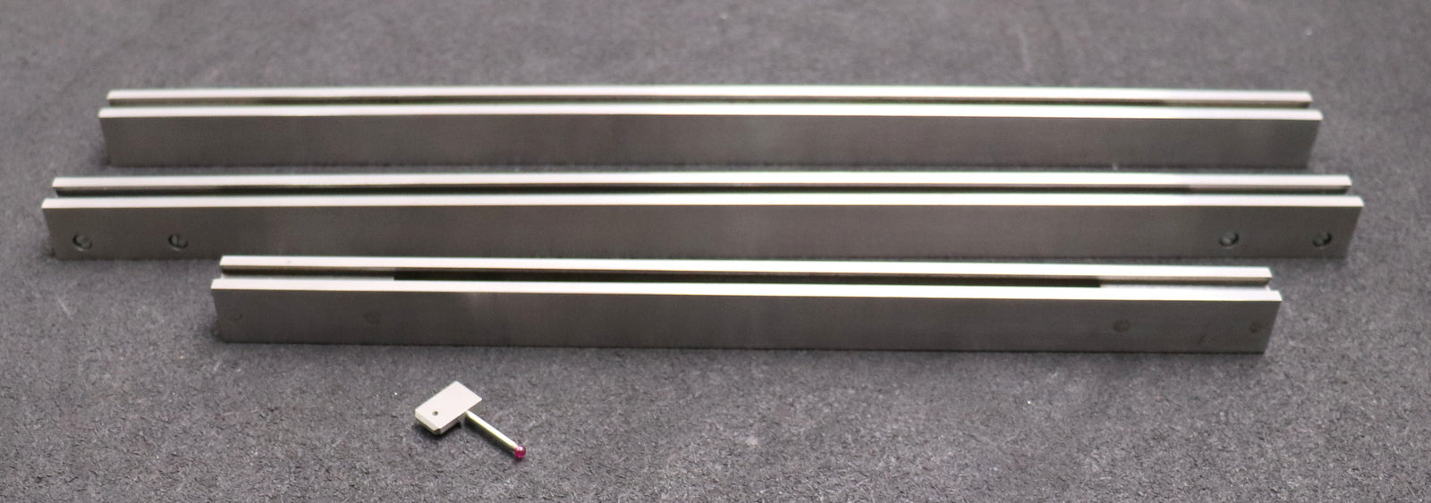 Bild des Artikels PAV-Zubehör-für-digitalen-Tiefenmessschieber-PAV200-mit-Messkopf-2x-400mm-Brücke