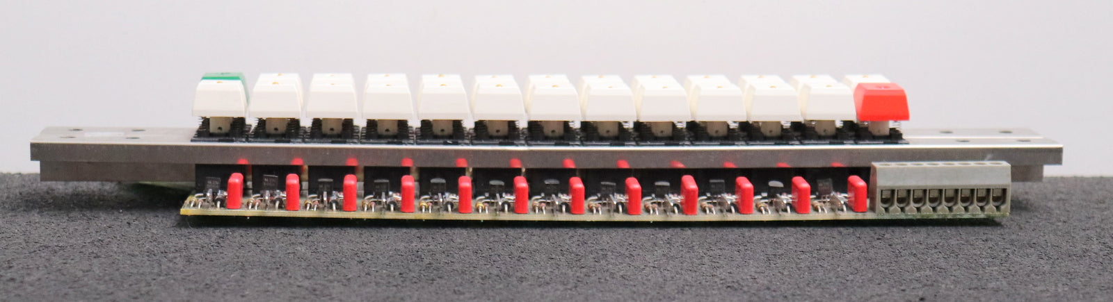 Bild des Artikels HAENEL-Tastenelement-S-7-I-YY-für-ROTOMAT-980-alte-Ausführung-24-reihig