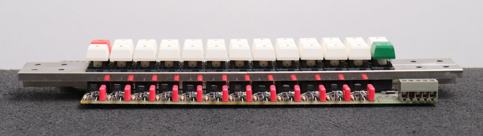 Bild des Artikels HAENEL-Tastenelement-S-7-I-YY-für-ROTOMAT-980-alte-Ausführung-24-reihig