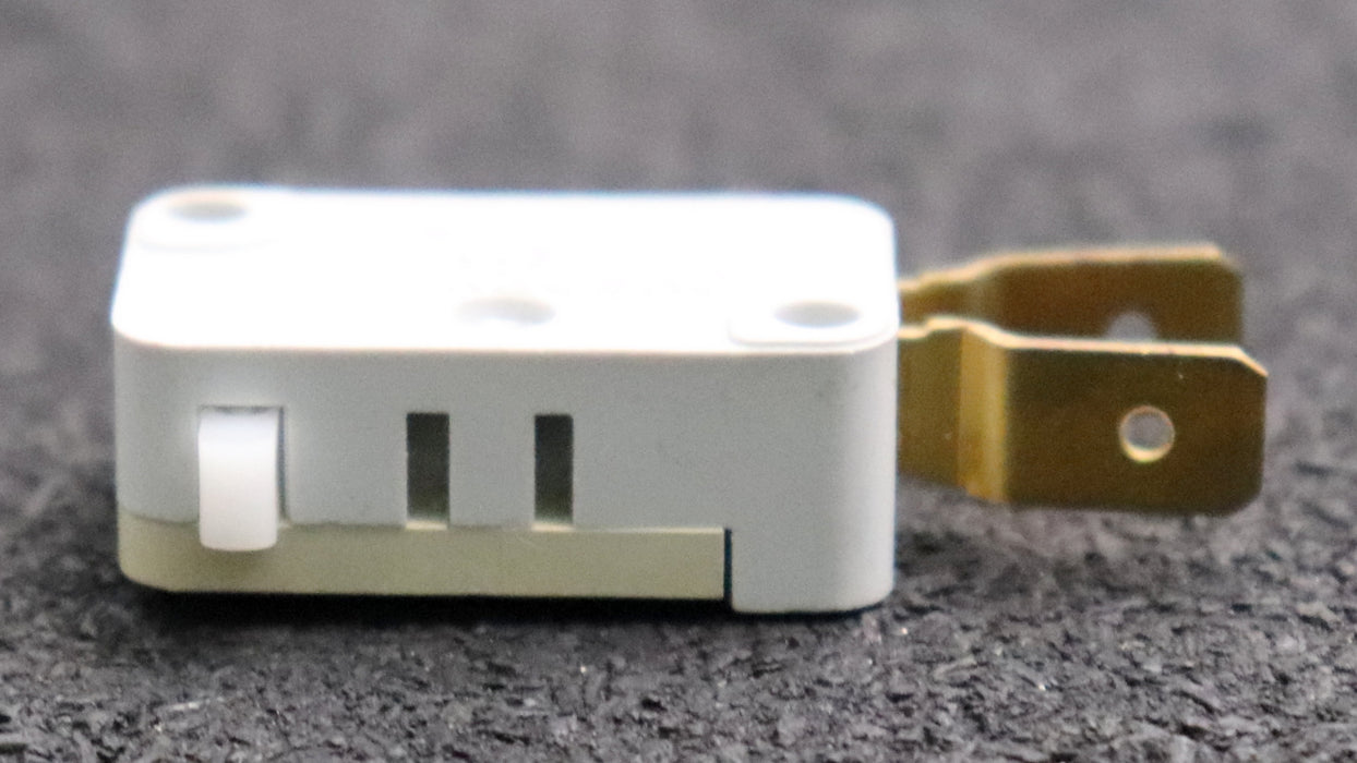 Bild des Artikels CHERRY-Mikroschalter-mit-Rollenhebel-E23-5A-1/4HP-125/250VAC-gebraucht