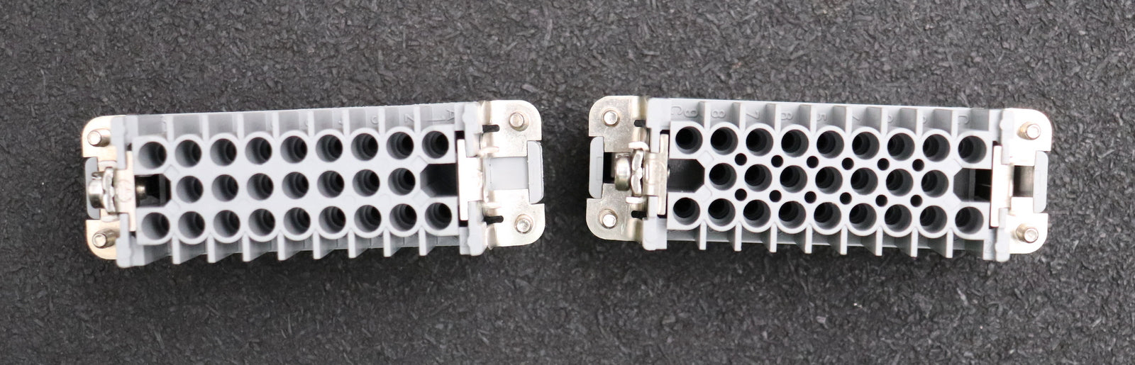 Bild des Artikels HARTING-Set-Buchseneinsatz-HAN-D25M-+-HAN-D25F-25-polig-10A-250V-unbenutzt