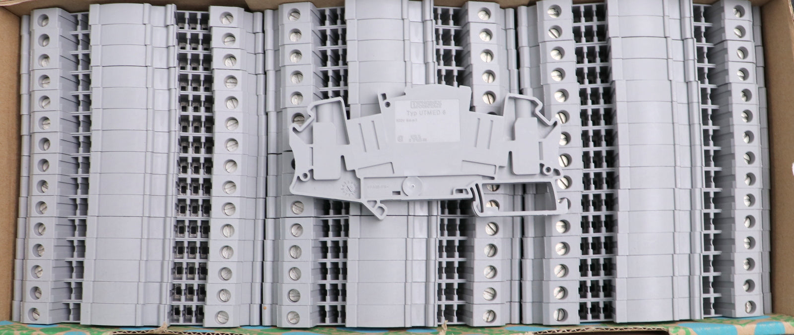 Bild des Artikels PHOENIX-CONTACT-46x-Durchgangsklemmen-Typ-UTMED-6-Art.Nr.-3047413---41A