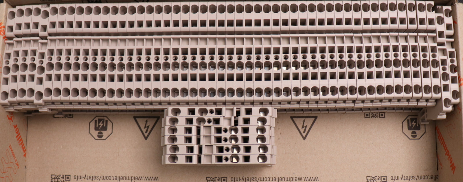 Bild des Artikels WEIDMÜLLER-56x-Durchgangs-Reihenklemme-ZDU-2,5/3AN-Art.Nr.-1608540000-2,5mm²