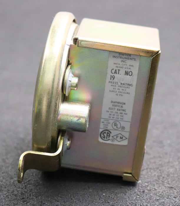 Bild des Artikels DWYER-Niederdifferenzdruckschalter-Model-No.-19100-Betriebsbereich-Zoll-0,15-0,5