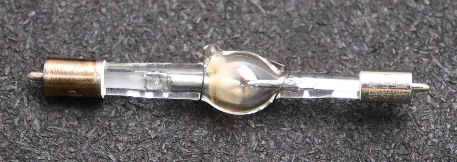 Bild des Artikels HAMAMATSU-Xenon-Lampe-Type-No.-L2174-01-über-die-Lagerungsdauer-hat-sich