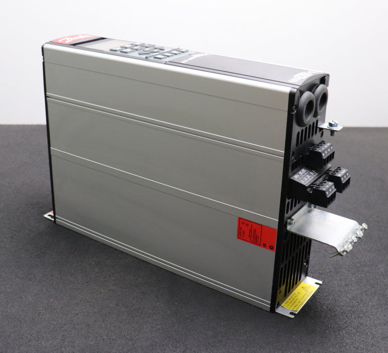 Bild des Artikels DANFOSS-Frequenzumformer-VLT-6000-HVAC-VLT6003HT4B20STR3DLF00-Art.Nr.-175Z7005