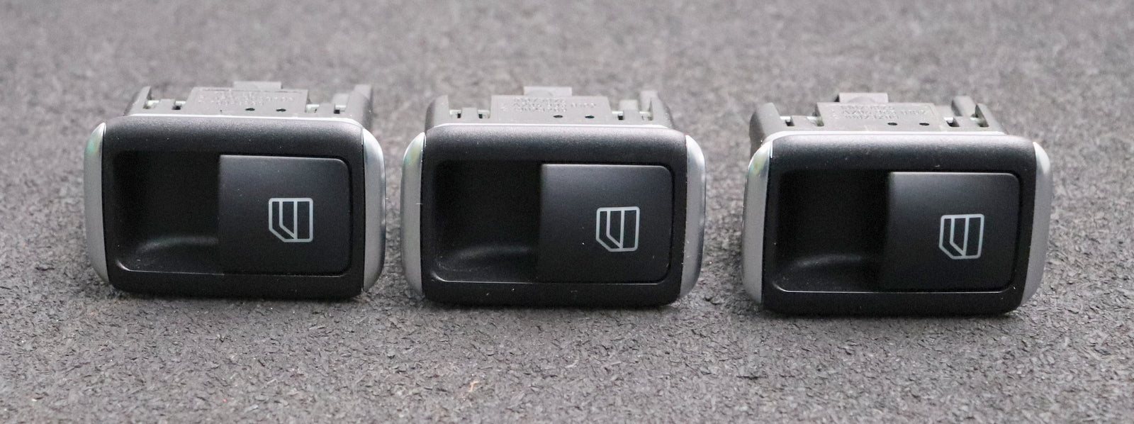 Bild des Artikels MERCEDES-BENZ-3x-Fensterheber-Schalter-vorne-und-zum-Teil-hinten-für-A-Klasse