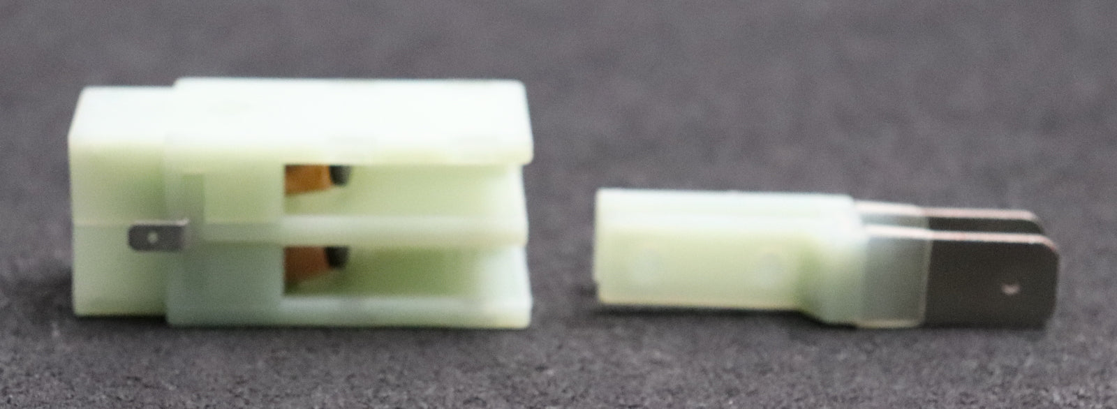 Bild des Artikels HAUSHAHN-Hakenriegelschalter-komplett-2-teilig-Art.Nr.--179.071.027-unbenutzt