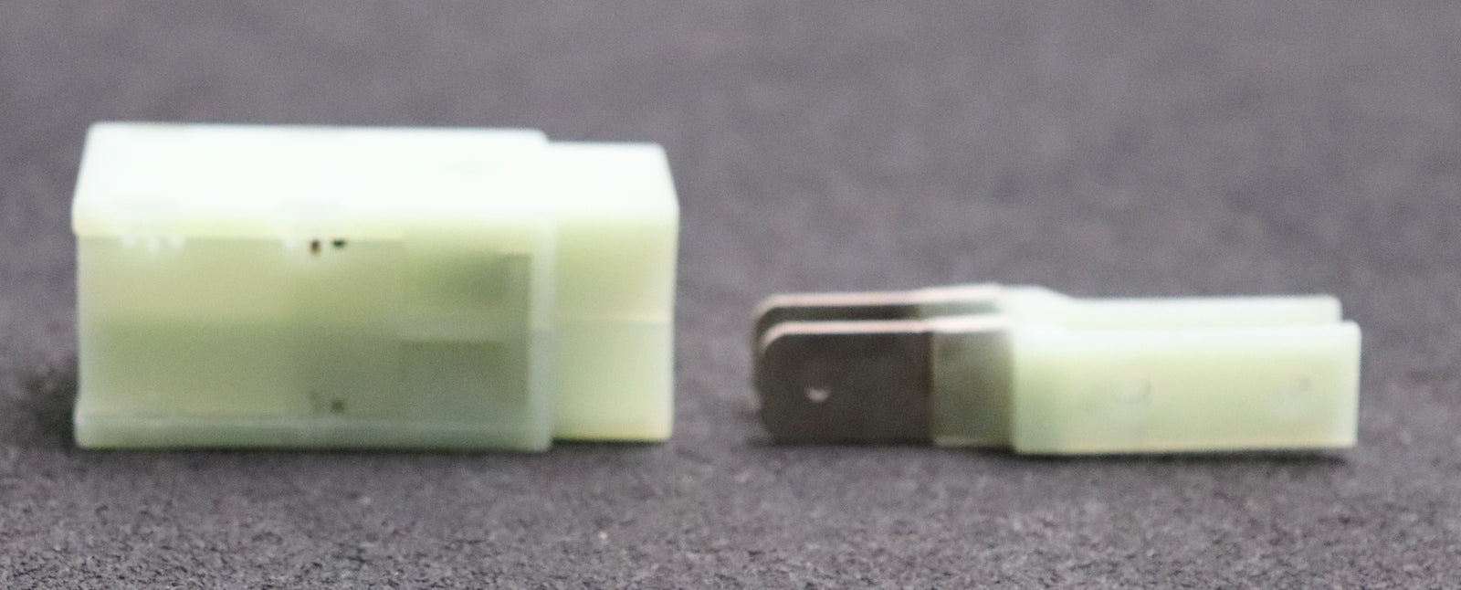 Bild des Artikels HAUSHAHN-Hakenriegelschalter-komplett-2-teilig-Art.Nr.--179.071.027-unbenutzt