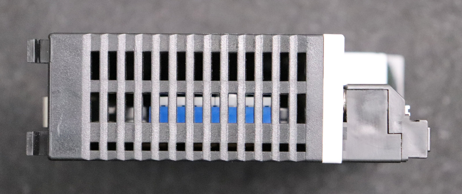 Bild des Artikels MOELLER-PLC-Module-XIOC-4AI-2AO-U1-I1-gebraucht-Abdeckung-fehlt