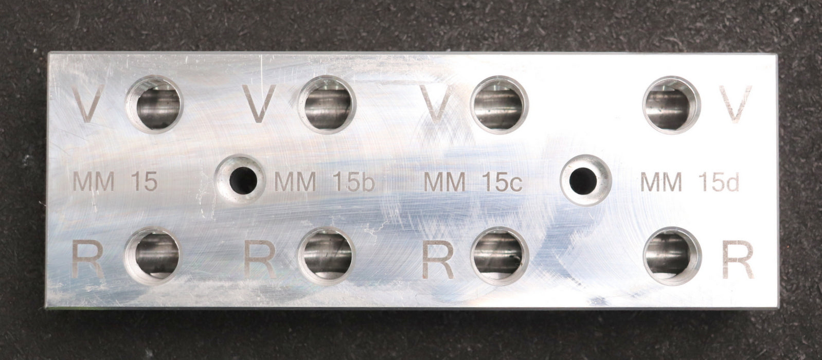 Bild des Artikels GUENTHER-Verteilerblock-4x-G3/8''-8x-G1/4-Aluminium-Maße-170x60x30mm-unbenutzt