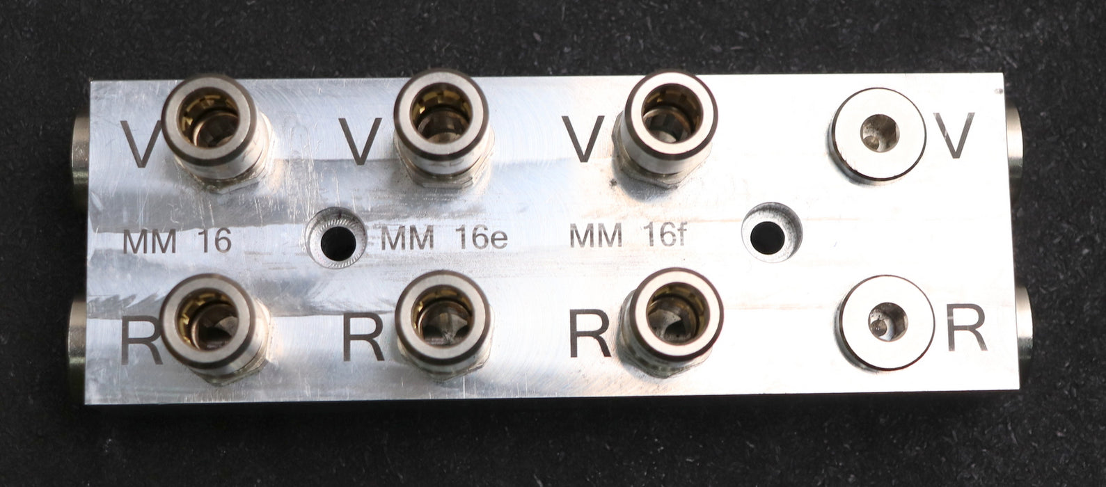 Bild des Artikels GUENTHER-Verteilerblock-4x-G3/8''-8x-G1/4-Material-Aluminium-Maße-170x60x30mm