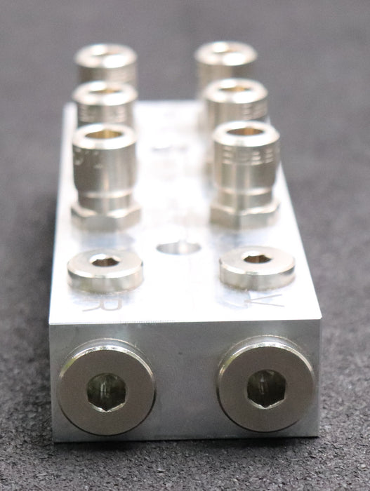 Bild des Artikels GUENTHER-Verteilerblock-4x-G3/8''-8x-G1/4-Material-Aluminium-Maße-170x60x30mm