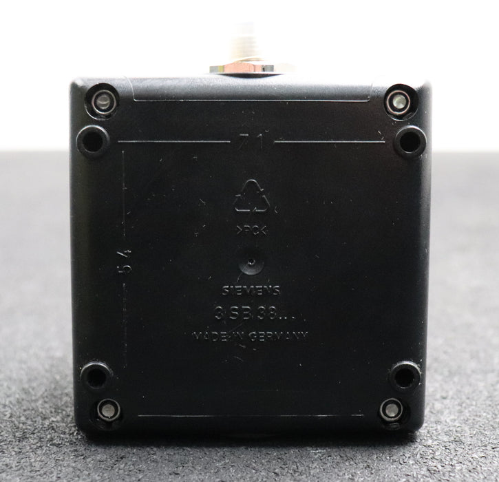 Bild des Artikels SIEMENS-Druckknopf-3SB38…-mit-Buchse-5-Pin-male-unbenutzt