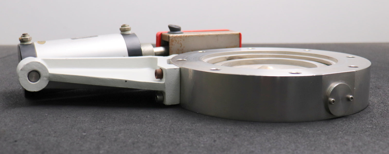 Bild des Artikels EDWARDS-/-PARKER-Butterfly-Vacuum-Valve-QSB-160-P-with-Parker-M-54642BS1