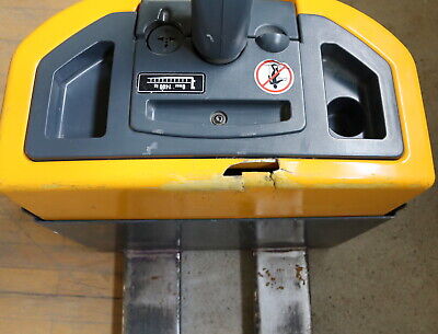 JUNGHEINRICH Niederhubwagen EME 114 Hubgewicht 1400kg BJ 2011 - ohne Funktion